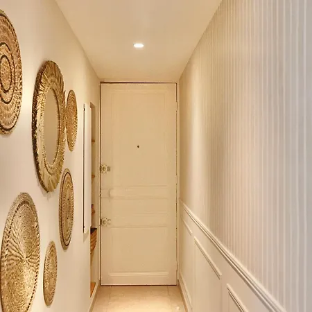 New! Escape In Old Apartment