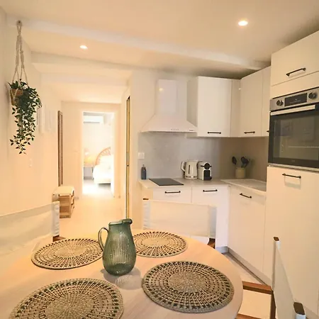 New! Escape In Old Apartment *