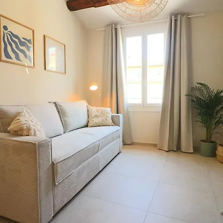 New! Escape In Old Apartment *